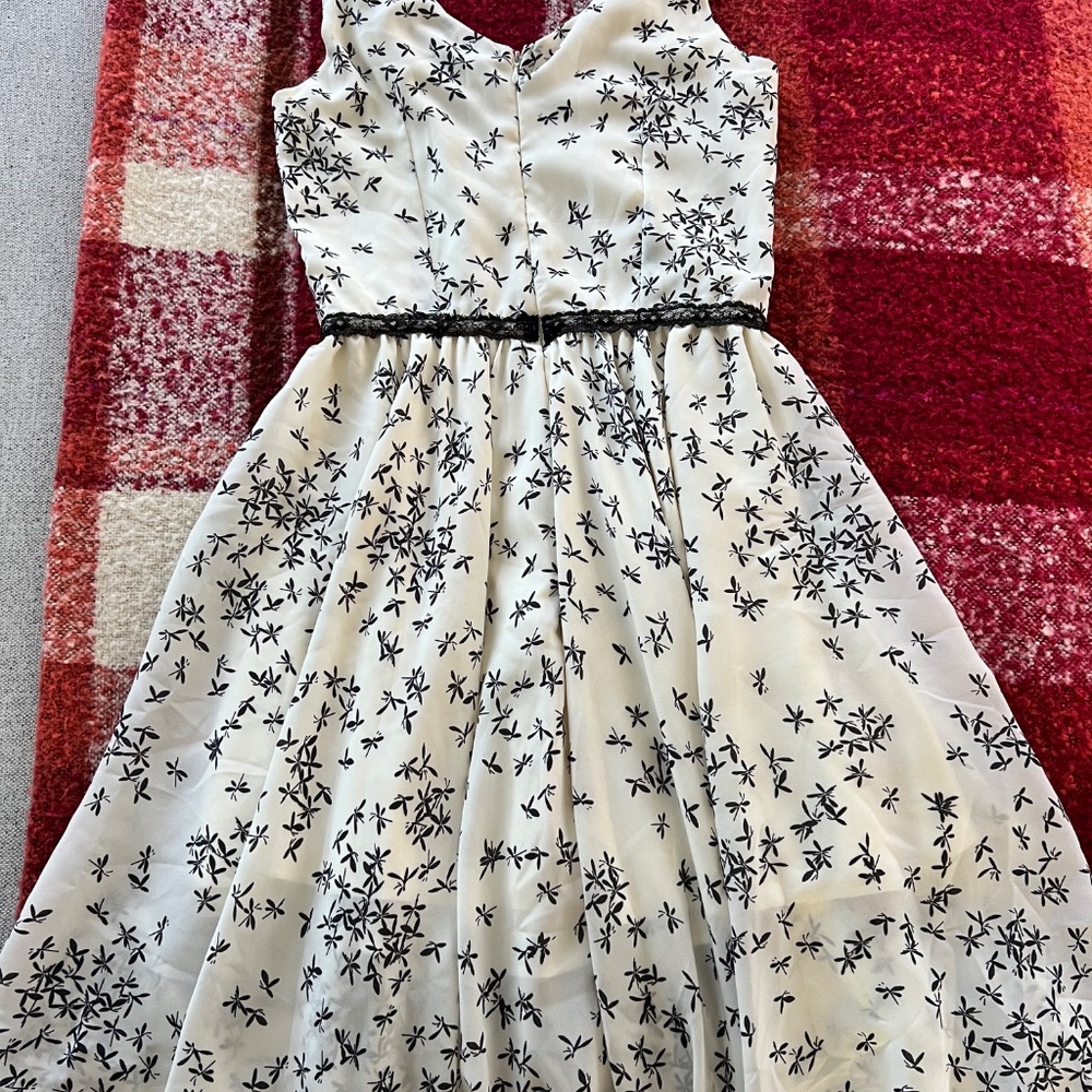 Dress - Picture 3 of 3